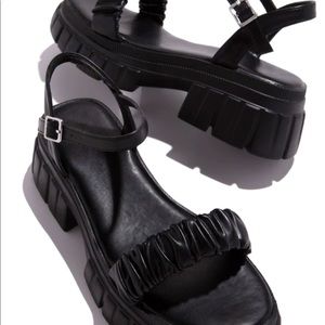 Miss Lola KIANI - Black
PLATFORM SANDALS